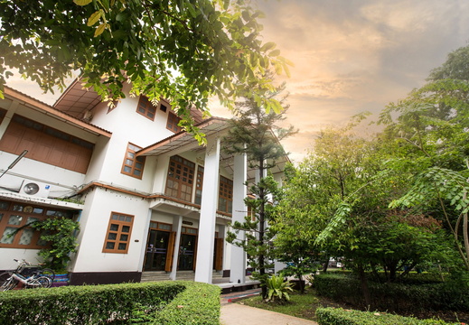 ภาพอาคารคณะศิลปศาสตร์ ภาพโดยศักดิ์เทพ